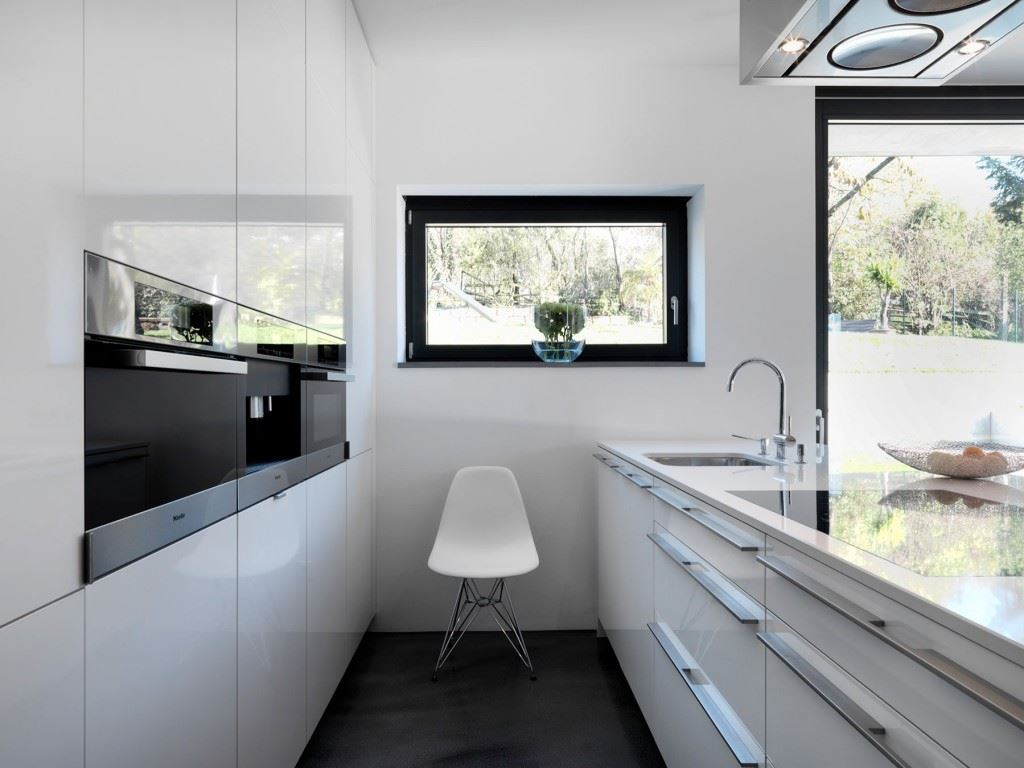 Minimalist-home-by-Ippolito-Fleitz-Group-Haus-F-12