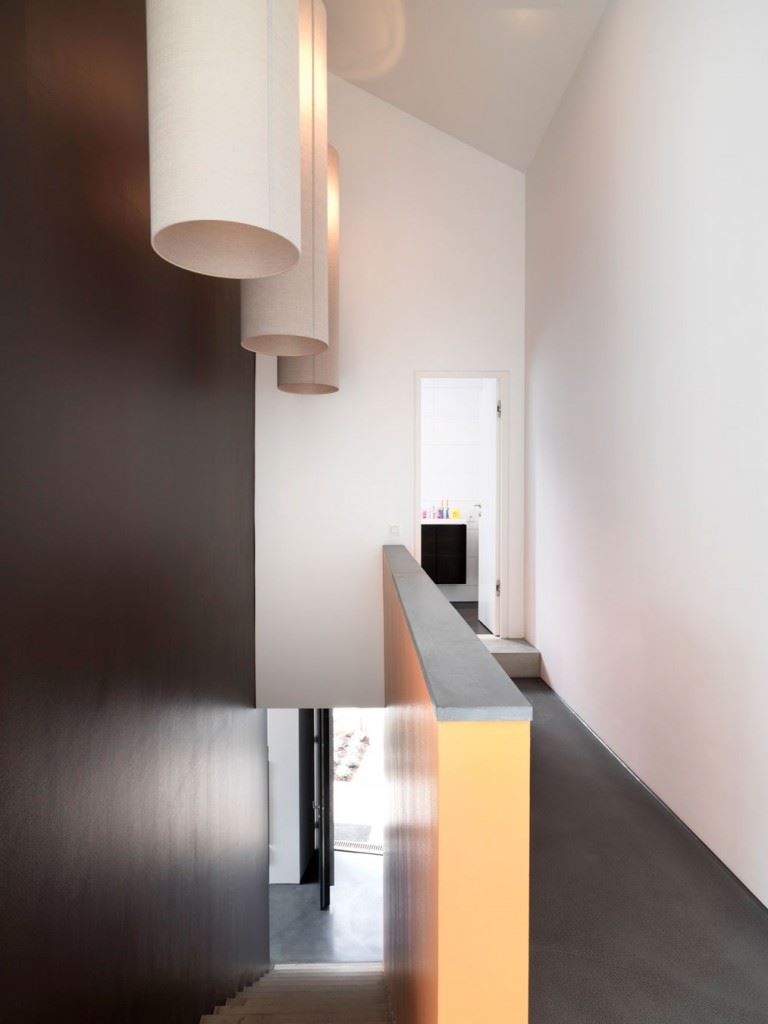 Minimalist-home-by-Ippolito-Fleitz-Group-Haus-F-17