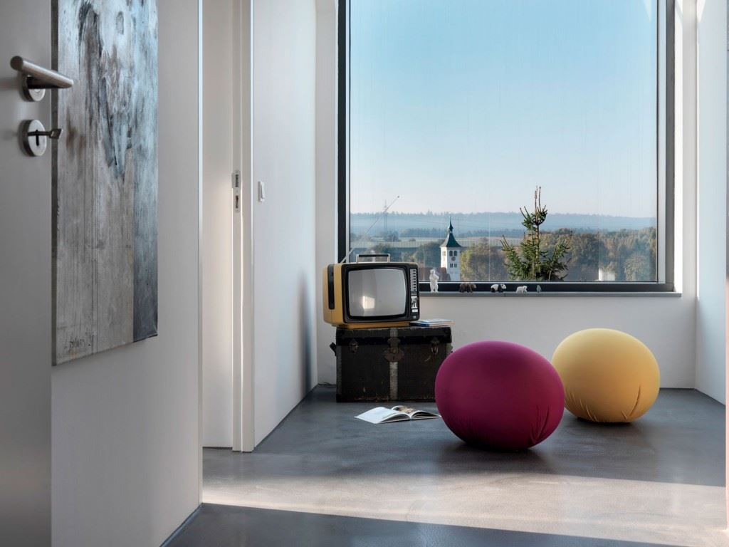 Minimalist-home-by-Ippolito-Fleitz-Group-Haus-F-21