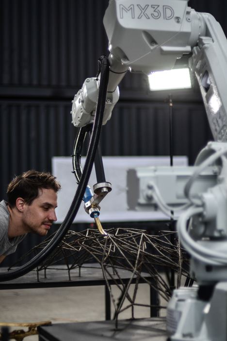 Joris-Laarman-MX3D-printed-bridge-workshop-test