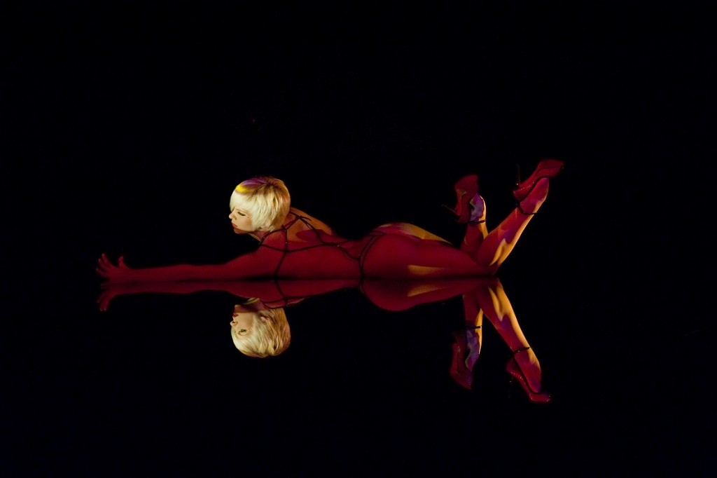 圖片:Upside Down表演照片。攝影:Antoine Poupel。