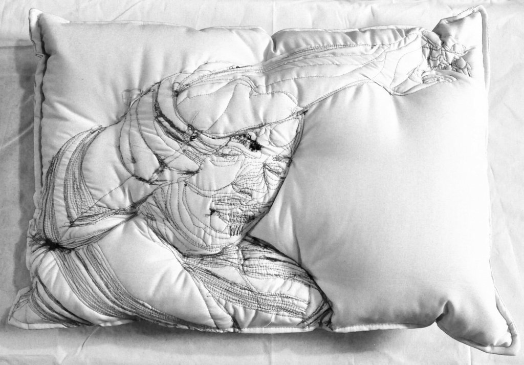 睡眠刺繡枕頭